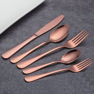 Juego de cubiertos de metal con acabado antiguo y diseño grabado vintage para una presentación de mesa clásica - Product Image 1