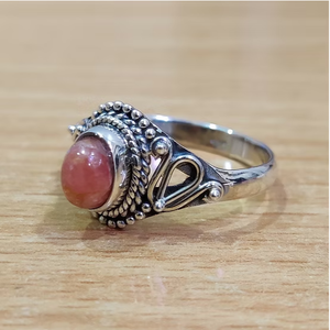 Anillo de Rodocrosita en Plata 925 Antideslustre (3.7 Gramos), Joyería Hecha a Mano con Marco de Estilo Vintage - Product Image 2