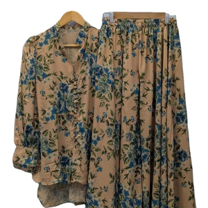 Ensemble haut et jupe pour femme, motif floral, coupe classique, élégant, col en V, en polyester/coton/rayonne, avec boutons, taille haute, style asymétrique, vente en gros - Product Image 1