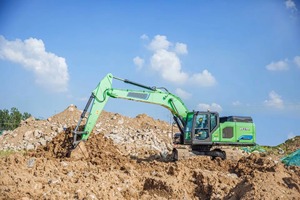 Excavadora Amarilla Usada de 3 Toneladas con Alto Torque, Tren de Rodaje de Acero Reforzado y Cabina Profesional para Desarrollo de Obras - Product Image 3