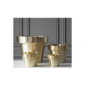 Maceta Metálica de Lujo con Acabado Dorado, Elegante Contenedor Decorativo para Plantas, Decoración Premium para Interiores y Exteriores - Product Image 2