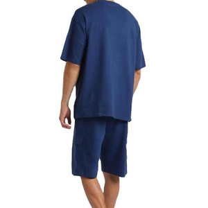 เสื้อยืดคอกลมสีกรมท่าสำหรับผู้ชายพร้อมกระเป๋าและกางเกงขาสั้นคาร์โก้ ชุดลำลองสำหรับฤดูร้อน ผ้าถักนิตติ้งจากผ้าฝ้าย 100% - Product Image 3