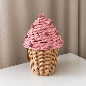 Décoration de Noël en rotin blanc en forme de cône de crème glacée avec pompons bruns - Product Image 2