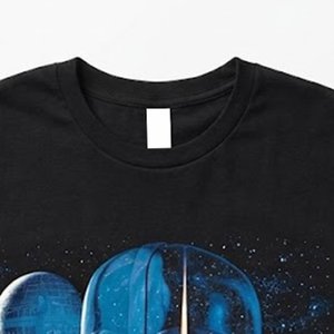 Camisetas negras personalizadas con logo DTG para hombre, de alta calidad, algodón y poliéster, transpirables, estilo urbano informal para hombre. - Product Image 5