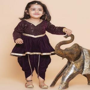 Conjunto dhoti de terciopelo bordado con mangas largas - Vino - Product Image 1