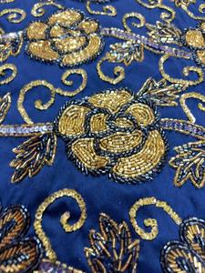 Exquisito pañuelo africano George bordado a mano con cuentas. - Product Image 5