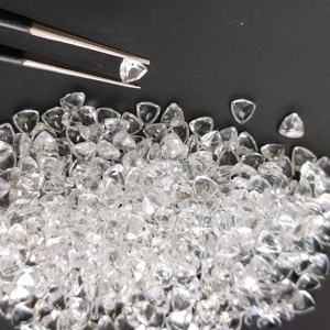 Topacio Blanco Natural de 4.5MM con Corte Trillón, Gema Suelta de la Mejor Calidad para la Fabricación de Joyas - Product Image 1