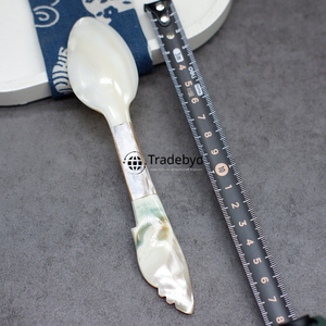 ช้อนตกแต่งทำมือพรีเมียมฝังมุกสำหรับเสิร์ฟอาหารในครัว โดย Tradebyd - Product Image 1