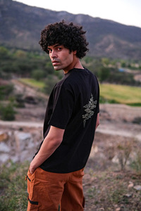 T-shirt à manches courtes col rond noir uni en coton premium ultra-doux et respirant pour homme – Tenue décontractée d'été - Product Image 4