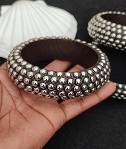 F S INTERNAONAL Brazalete de Madera Hecho a Mano con Detalles de Latón - Diseño Trenzado de Madera Natural Pulida, Joyería de Moda, Uttar Pradesh - Product Image 3