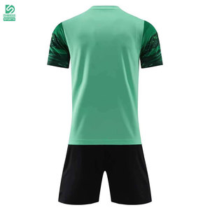 Vente en gros de vêtements pour hommes personnalisés en polyester léger de haute qualité, sublimation, réversibles, respirants, séchage rapide, écologiques - Product Image 2