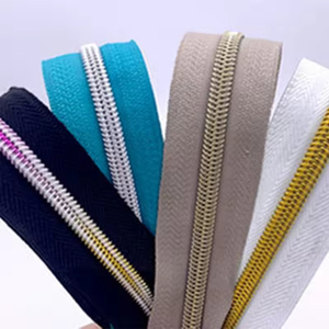 Vente en gros de couleurs arc-en-ciel personnalisées # 3 # 5 # 8 # 10 Tailles de Fermetures Éclair en Nylon Écologiques à Dents Fantaisie pour Textiles de Maison et Pantalons - Product Image 1