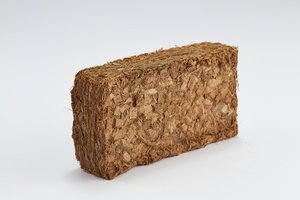 Briquetas de cáscara de caña de azúcar comprimidas de calidad premium para exportación, 500g, valiosas para agricultura, horticultura, invernaderos hidropónicos, Sri Lanka - Product Image 2