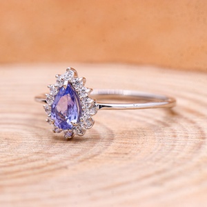 Anillo de Plata de Ley 925 con Tanzanita Natural en Forma de Pera y Circonita Cúbica, Joyas Memoria, Venta al Por Mayor - Product Image 3