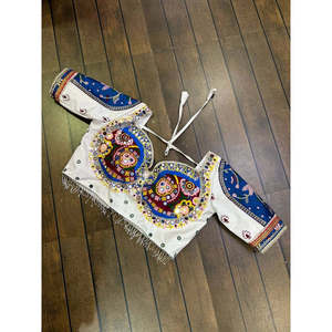 Ensemble spécial Navratri pour femmes, taille M, Lehenga Choli bleu avec travail de miroir véritable et broderie au fil pour les festivals - Product Image 6