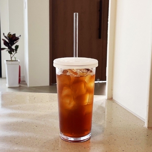 Gobelet isotherme personnalisé en gros de 500 ml en plastique transparent avec paille et couvercle en silicone, réutilisable, design classique pour le bureau - Product Image 1