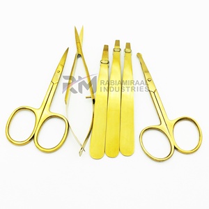 Juego de Pinzas para Cejas RMI Chapadas en Oro con Tijeras de Resorte, Pinzas Inclinadas de Alta Calidad, Logotipo Personalizado - Product Image 1