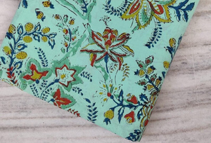 Tissu en coton léger imprimé à la main avec motifs floraux, écologique, artisanat indien pour la couture, le quilting, la décoration intérieure, personnalisable - Product Image 2