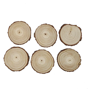 Posavasos Redondos de Madera con Acabado Natural, Hechos a Mano, Diseño Retro - Product Image 4
