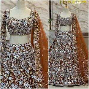 Lehenga Choli de Diseño con Red de Mariposas Suave, Bordado de Espejo Real y Lentejuelas, con Dupatta |   Lehenga de boda semicompuesta estilo Flare - Product Image 3