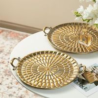 Plateau à dessert de luxe doré pour l'Aïd Moubarak, pour assortiment de biscuits haut de gamme et panneau arrière avec calligraphie arabe, élégant pour le Ramadan