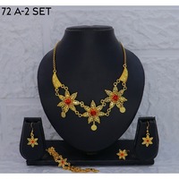 Nouvelle collection de bijoux français : Magnifique ensemble de bijoux en diamants rouges artificiels, haute qualité, style français, vente en gros de colliers de luxe.