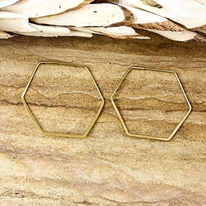 Nuevos Aros Hexagonales de Alta Demanda, Aros Minimalistas de Latón para Mujer, Chapados en Oro de 18K, Aros Geométricos de Alambre, Venta al por Mayor/OEM/ODM - Product Image 1