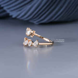 Bague en or jaune 14 carats avec émeraude et moissanite taille marquise, ovale et poire pour femme, luxe, 1,25 carat de poids total, 2,49 grammes, mariage - Product Image 3