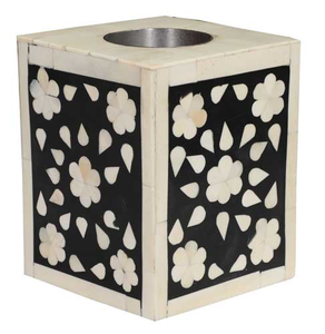 Portavelas con incrustaciones de hueso, forma cuadrada, diseño floral, en blanco y negro. - Product Image 1