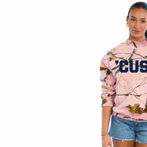 Sudadera CUSE Rosa Camuflaje con Cuello Redondo, Corte Holgado, Manga Regular, Tejido de Punto, Unisex, Estilo Casual de Primavera - Product Image 4