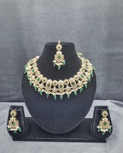 Nuevo diseño chapado en oro tradicional gota perla y piedra tachonado pendiente Mangtika gargantilla collar conjunto y conjunto de joyería para mujer - Product Image 3