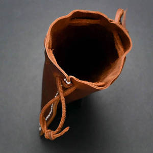 Bolsa de Dados de Cuero Hecha a Mano, Forma Cuadrada, Cierre con Cordón, Estilo Minimalista, para Guardar Dados, Uso Adulto - Product Image 3