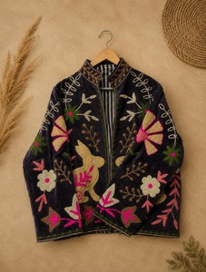 Giacca da donna vintage con ricami Suzani, motivo floreale e coniglietto, stile boho, cappotto invernale di tendenza - Product Image 3