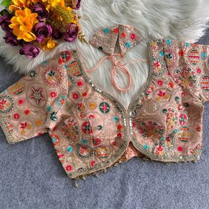 Blusa de mujer estilo Sabyasachi con bordado pesado y lentejuelas suaves, blusa de diseñador lista para usar para fiestas, de Royal Export - Product Image 3