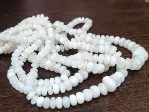 Collier de perles rondes en pierre de lune arc-en-ciel blanc naturel, 8 pouces de long - Product Image 2