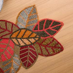 Collection de sets de table artisanaux de luxe à motifs végétaux - Product Image 3