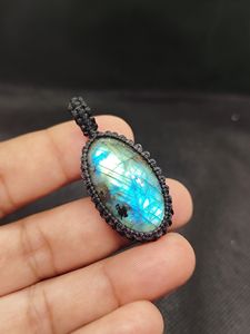 Collier artisanal en argent sterling, style bohème hippie, micro-macramé, avec pendentif ovale vert en labradorite serti clos, pour fiançailles - Product Image 5