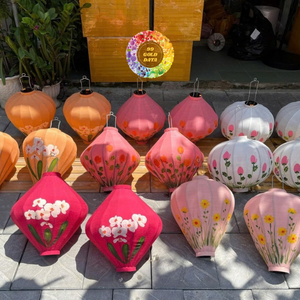 Lanterne Traditionnelle Vietnamienne Personnalisée en Bambou Hoi, Lampe Suspendue Faite à la Main en Bambou pour Mariage, Fête, Restaurant, Décoration Intérieure Multiple - Product Image 1