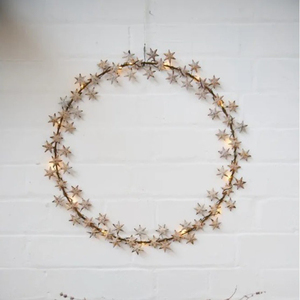 Guirnalda de Estrellas Mágicas con un Marco Circular Delgado Detallado con Mini Estrellas Plateadas Antiguas y Luces Cálidas Entrelazadas para Decoración - Product Image 1