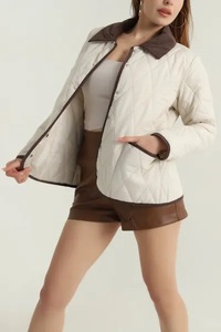 เสื้อแจ็คเก็ตพัฟเฟอร์ทรงเข้ารูปสำหรับผู้หญิง EVER GLOW รุ่น Autumn/Winter ระบายอากาศได้ดี มีฮู้ด แต่งขอบด้วยหนังแกะ ผ้าแคนวาส ปิดด้วยซิป - Product Image 2
