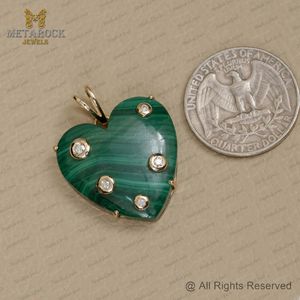 Pendentif Cœur en Diamant Naturel et Malachite, Bijou en Or 14 carats, Dos en Argent 925 Oxydé - Product Image 6