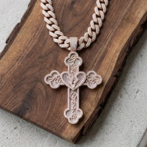 Collier pendentif croix chapelet Hip Hop Iced Out en Moissanite, Bijoux Bling - Product Image 1