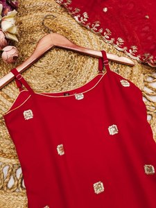 Haut brodé en georgette Royal Blooming avec dupatta assortie, tenue ethnique traditionnelle pour mariage, vêtements féminins. - Product Image 5