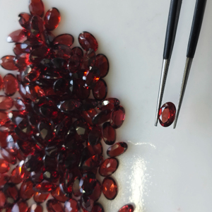 Granat rouge naturel 6x4MM, coupe ovale coussin, pierre précieuse de qualité supérieure pour la fabrication de bijoux - Product Image 1
