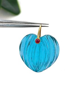 Colgantes de Cuarzo Topacio Azul de Londres en Forma de Corazón, Tallados a Mano, para Venta al Por Mayor - Product Image 1