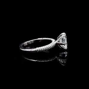 Bague de fiançailles solitaire en diamant de laboratoire, or blanc 14 carats, accent de pierres pavées sur les côtés, bijoux de mariage classiques - Product Image 3
