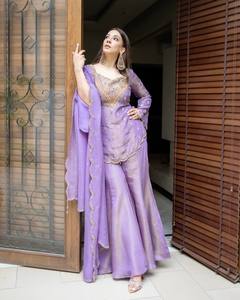 Conjunto de traje Sharara de seda Simar morada bordada con dupatta, ropa étnica para mujer para bodas, fiestas y Eid. - Product Image 1