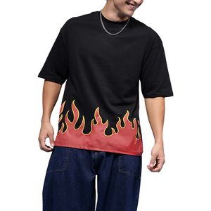 Camiseta Negra Extra Grande para Hombre con Estampado en Serigrafía, Dobladillo Rojo, Estilo Urbano, Manga Corta, Cuello Redondo, Ajuste de Jersey de Algodón - Product Image 1