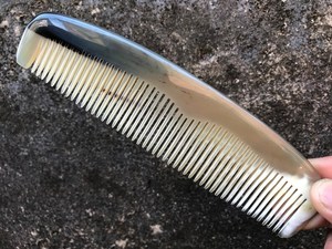 Latest Buffalo Horn <b>Comb</b> for Curly Hair High Quality Shiny <b>Comb</b> for Men & Women at Low Cost Luxury <b>Hot</b> Sale natural crafts - Product Image 2