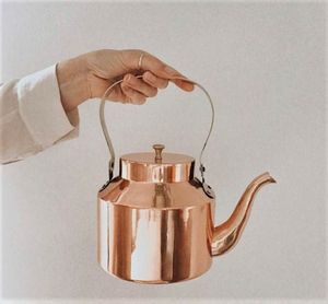 Bouilloire Classique Faite à la Main en Cuivre, Finition Mate avec Poignée Supérieure pour Chauffer l'Eau, le Thé, le Café et pour un Toucher Décoratif dans la Cuisine - Product Image 6